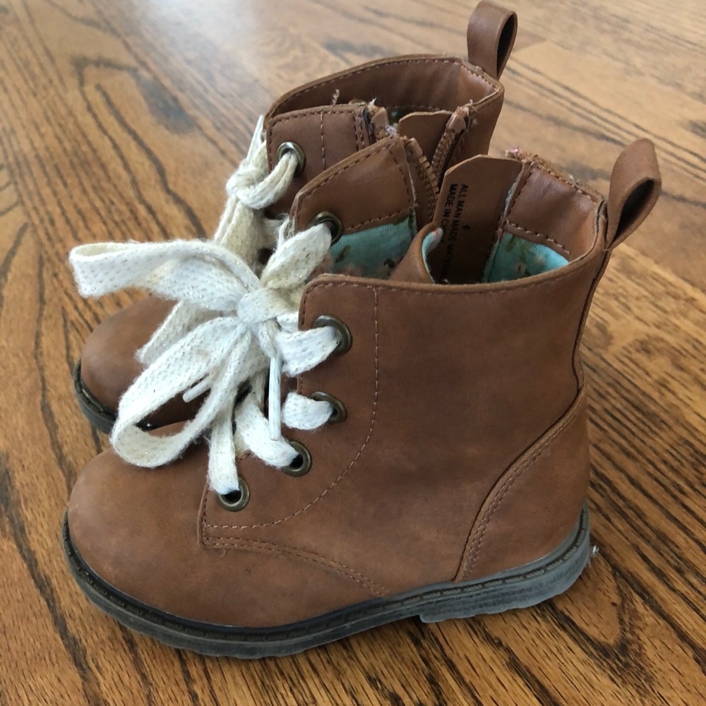 Cat and Jack toddler boots size 6